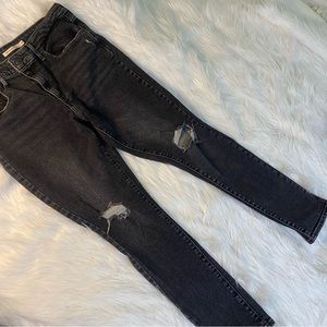 Beautiful women’s Levi’s 721 high rise skinny size 31